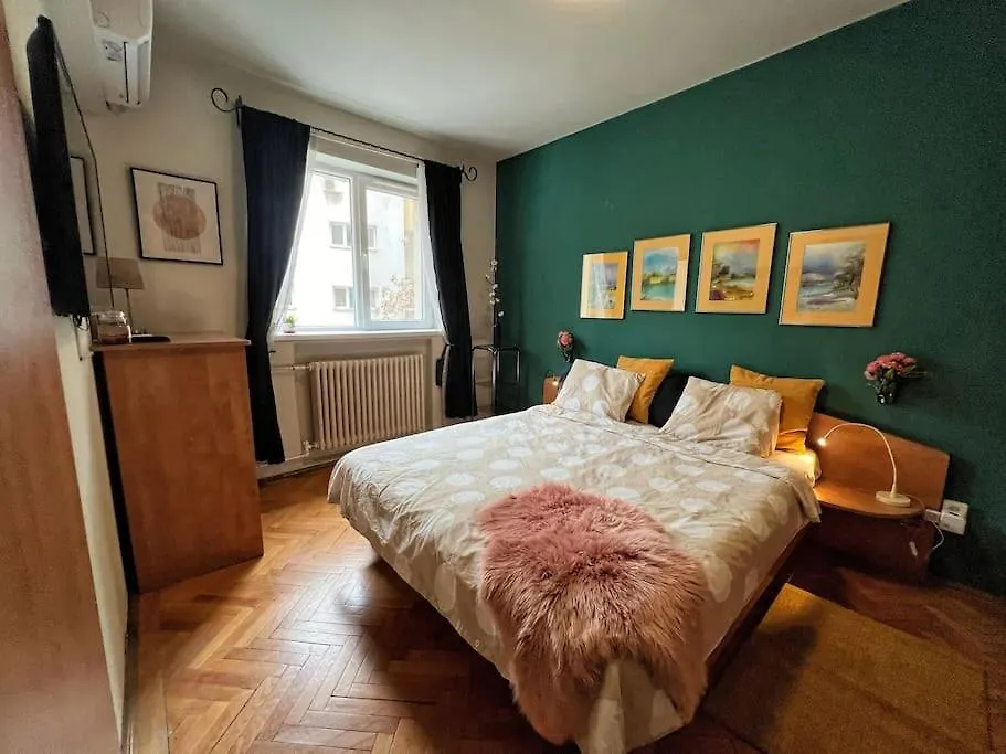 Yellow Story Downtown Bucharest Apartment