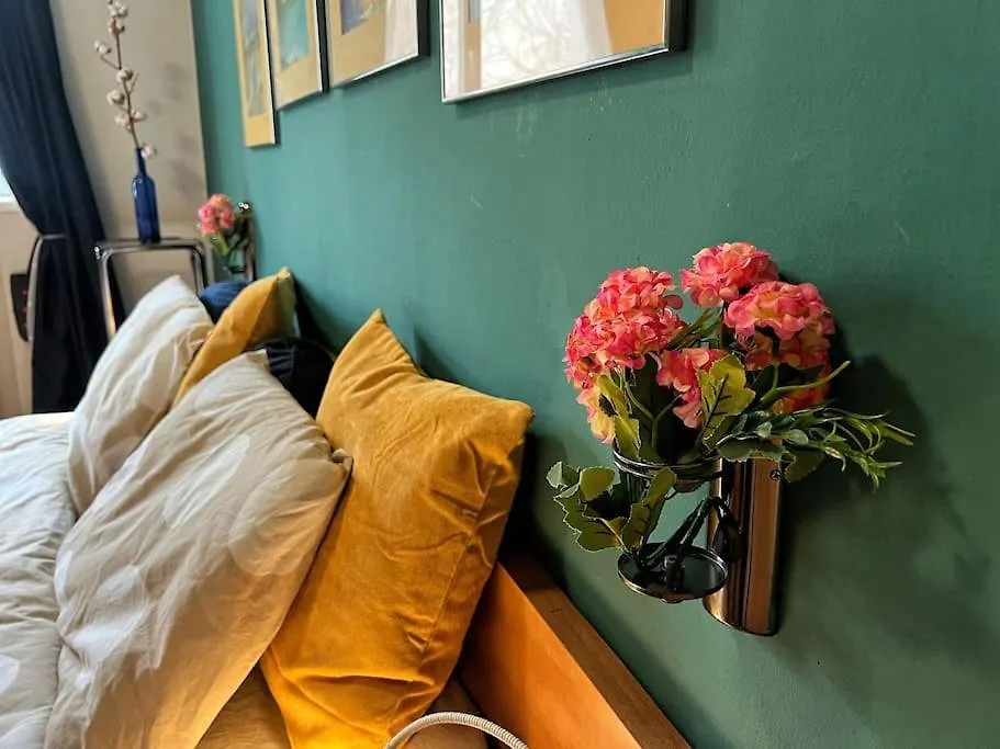 Yellow Story Downtown Bucharest Apartment