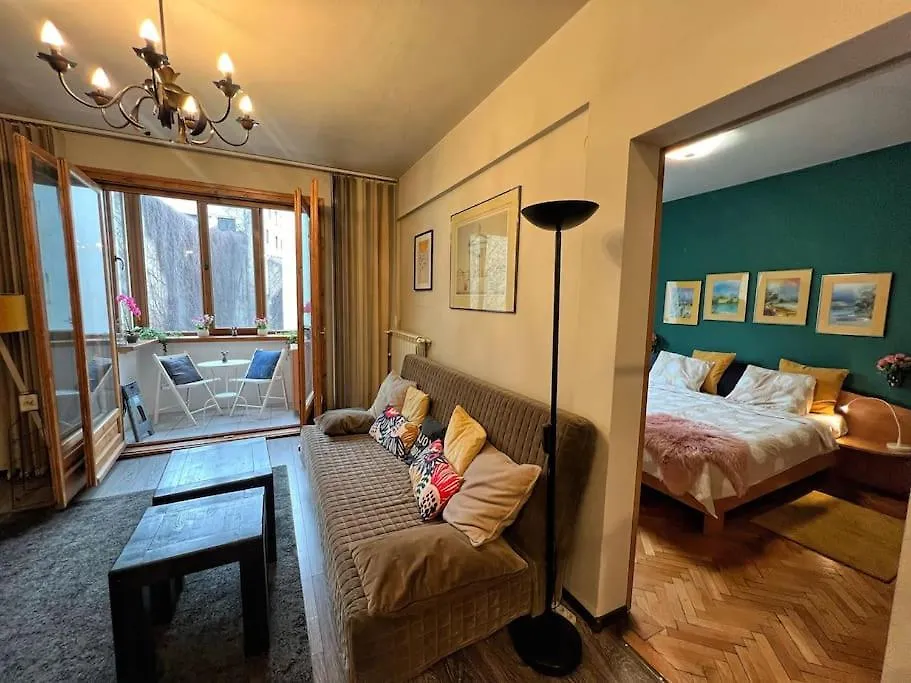 Apartment Yellow Story Downtown Bucharest