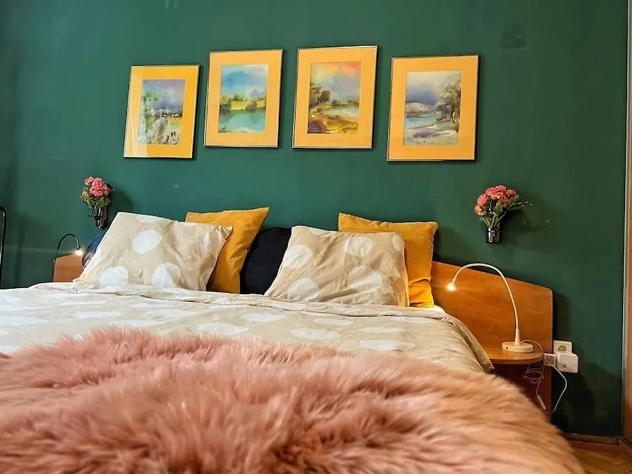 Apartment Yellow Story Downtown Bucharest